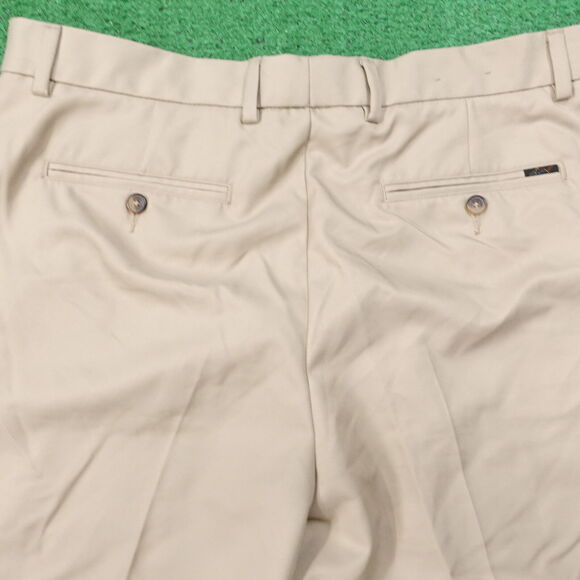 GREG NORMAN BEIGE FLAT FRONT POLYESTER GOLF SHORTS MENS SIZE 36 - Picture 4 of 6
